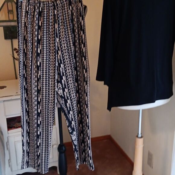 Serengeti Set of Pants and Top - Picture 8 of 12